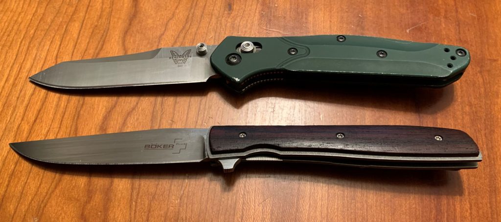 Two pocket knives with blade open